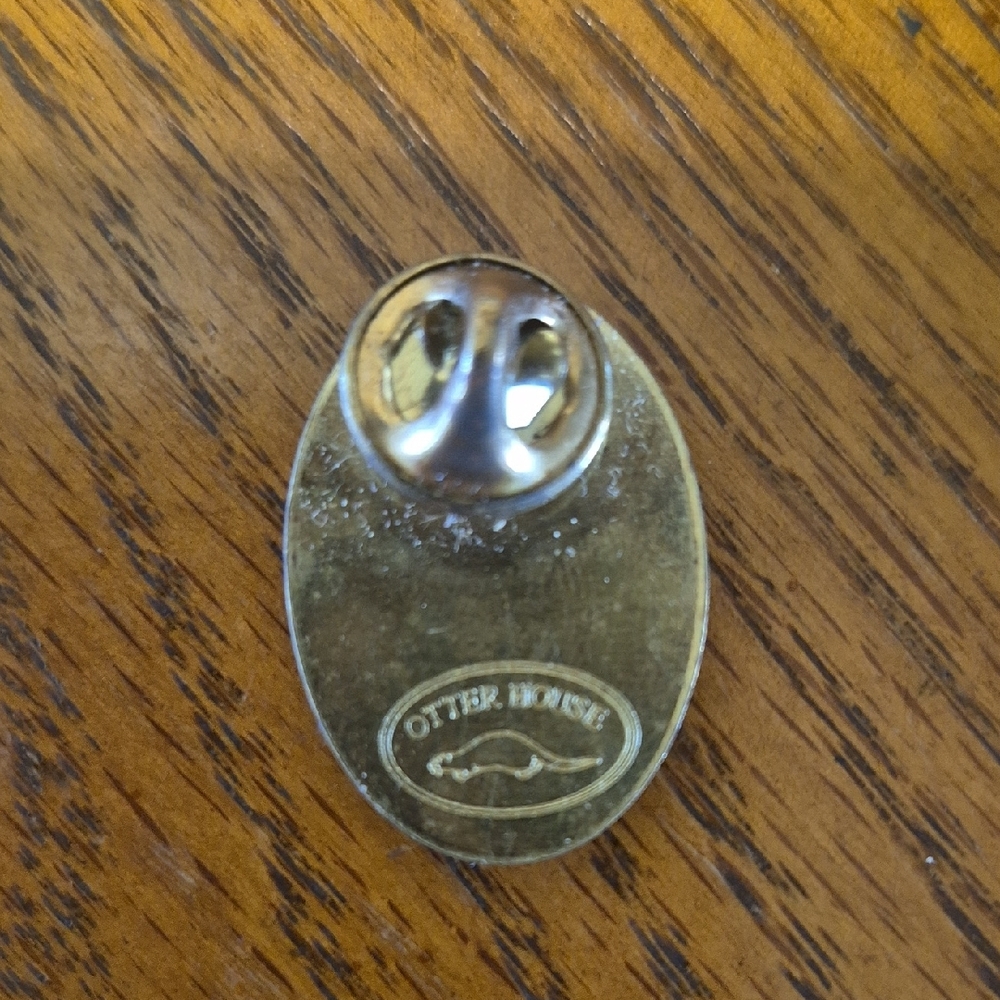 Otter House Dog Lapel Hat Tie Tac Pin - Picture 2 of 3